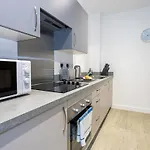 Apartmán Modern With Balcony In