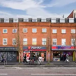Oxford Road Haven: Modern 1-bedroom Escape Daire *