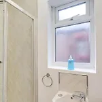 Spacious 4 Bedroom House With Pacman,darts, Netflix By Vista Short Lets * Manchester