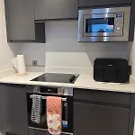 Luxury With Gym & Parking مانشستر