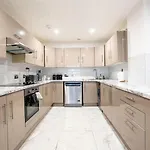 Stylish Modern In The Heart Of The Manchester