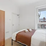 Spacious 4 Bedroom House With Pacman,darts, Netflix By Vista Short Lets