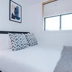 Apartment Modern Spacious Sleeps 5 Free High-speed Wi-fi Manchester