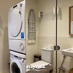 Nyaraló Stylish Interior Cosy Haven - On-street Parking *