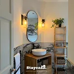 Stylish Interior Cosy Haven - On-street Parking *