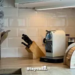 Stylish Interior Cosy Haven - On-street Parking *