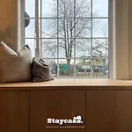 Stylish Interior Cosy Haven - On-street Parking Nyaraló