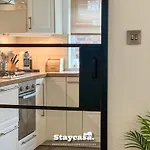 Nyaraló Stylish Interior Cosy Haven - On-street Parking *