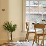 Nyaraló Stylish Interior Cosy Haven - On-street Parking Manchester