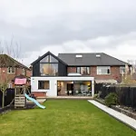 Stunning Family With Hot Tub In Worsley 別荘 *