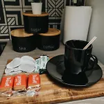 بيت للعطل 2br Cozy Retreat - Pool Table - Wifi - Sleeps 7 *