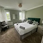 Stretford 4 Bed Townhouse M32 Nyaraló *