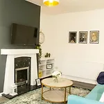 Casa vacanze 3 Bed - Shefa Homes Manchester