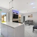 Nyaraló Stylish With Free Parking And Easy Access Manchester