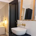 Stunning Family With Hot Tub In Worsley 別荘