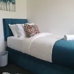 Spacious 3br - Nr Clifton Train Station 510min Walk - Garden Free Parking Μάντσεστερ
