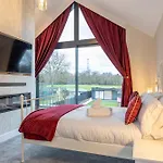 Stunning Family With Hot Tub In Worsley 別荘 *