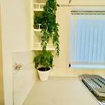 度假居 Stylish 4 Bedrome House - Free Parking *