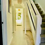 度假居 Stylish 4 Bedrome House - Free Parking *