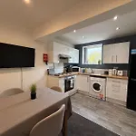 Casa Cove 2br Flat Free Parking, 5 Min To Hospital Daire