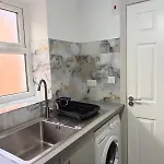 The Emerald 1br Near Etihad & Coop Live 아파트 *