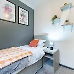 Long - 3br - Sleeps 6 - Free Parking * Manchester