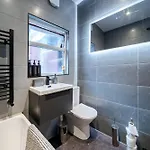 Long - 3br - Sleeps 6 - Free Parking Manchester