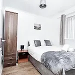 Deluxe 4-bed Near Etihad Stadium & C0-0p Arena, Sleeps 9 Daire Manchester