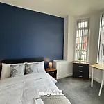 Daisybank Co-living - Private Self-cater Tatil Evi Manchester