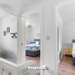 3-bedroom House W Free Parking, Near Man Airport! *