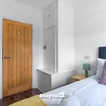 3-bedroom House W Free Parking, Near Man Airport! Prázdninový dům