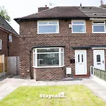 3-bedroom House W Free Parking, Near Man Airport! Prázdninový dům *