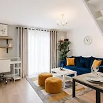 Tatil Evi Modern 2 Bedroom House With Parking Manchester