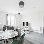 Bright & Spacious 2 Bedroom