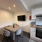 Daire Casa Cove 2br Flat Free Parking, 5 Min To Hospital