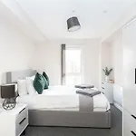 Daire Bright & Spacious 2 Bedroom *