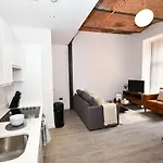 Beautiful 2 Bed Near Etihad *