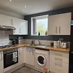 Casa Cove 2br Flat Free Parking, 5 Min To Hospital Daire