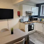 Casa Cove 2br Flat Free Parking, 5 Min To Hospital Daire