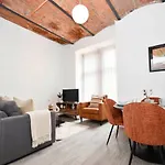 Beautiful 2 Bed Near Etihad