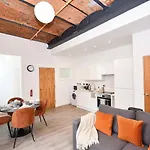 Daire Beautiful 2 Bed Near Etihad Manchester