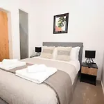 Beautiful 2 Bed Near Etihad