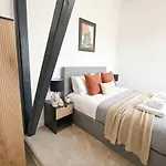 Daire Beautiful 2 Bed Near Etihad