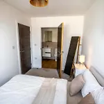 Zeni Alexandra Rise Two Bed Flat * 曼彻斯特