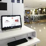 Ibis Centre Princess Street Hotel 3*