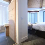 Stunning Penthouse Slps 20 Manchester