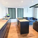 Stunning Penthouse Slps 20 * Manchester