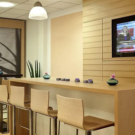 Ibis Centre 96 Portland Street 3*