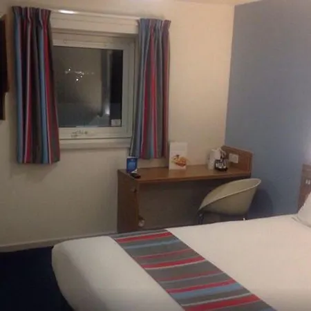 Travelodge Salford Quays Отель 3*