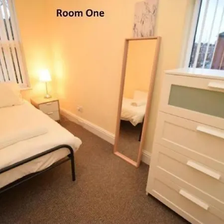 Beautiful 4 Bedroom Victorian Sleeps 7 Stockport *